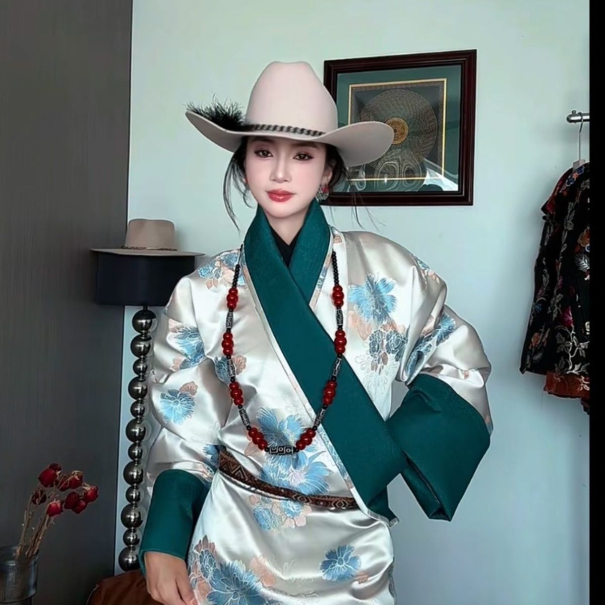 Ethnic Fashion Shoot - Nuovo Costume Tibetano Bhutano da Donna,