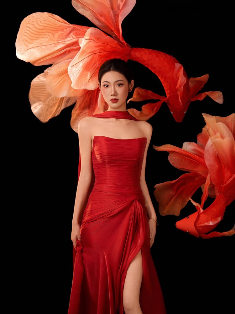 Ethnic Fashion Shoot - Abito Tradizionale Cinese Rosso con Carpa
